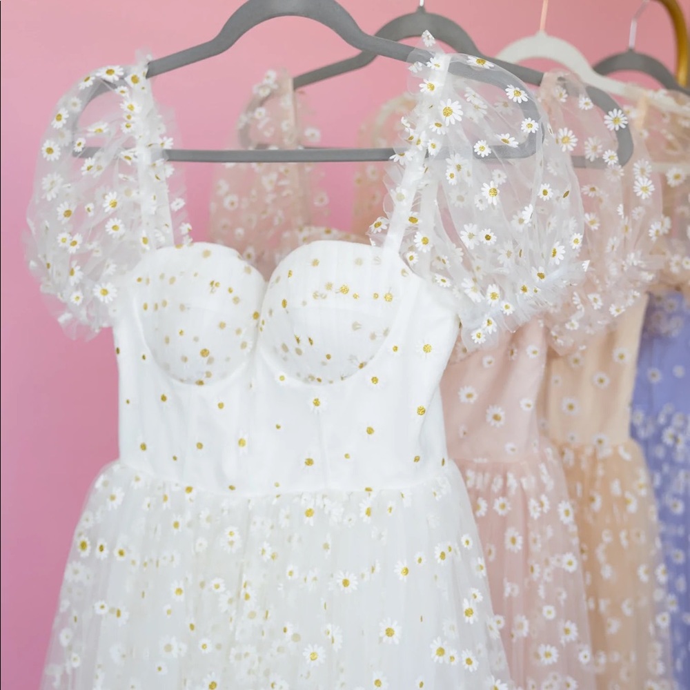 Ava Gowns White Daisy Dress
